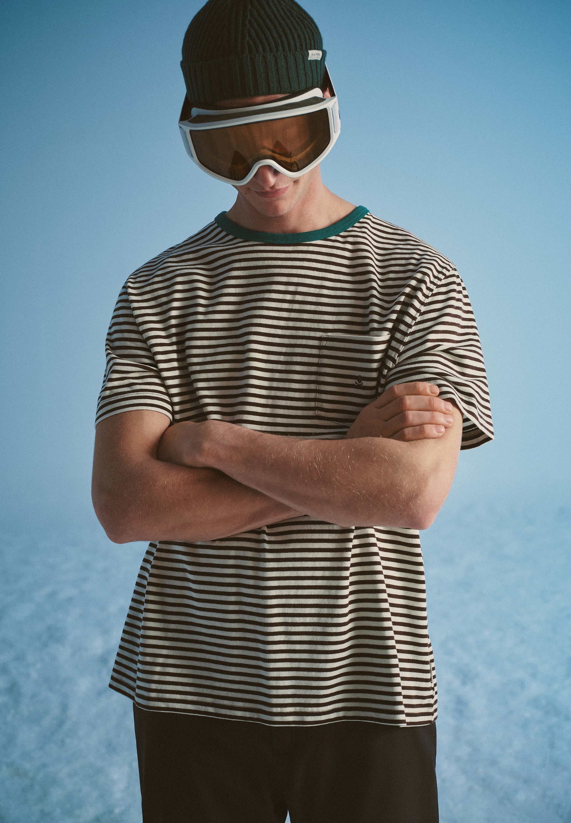 T-SHIRT ÀS RISCAS COM SKULL