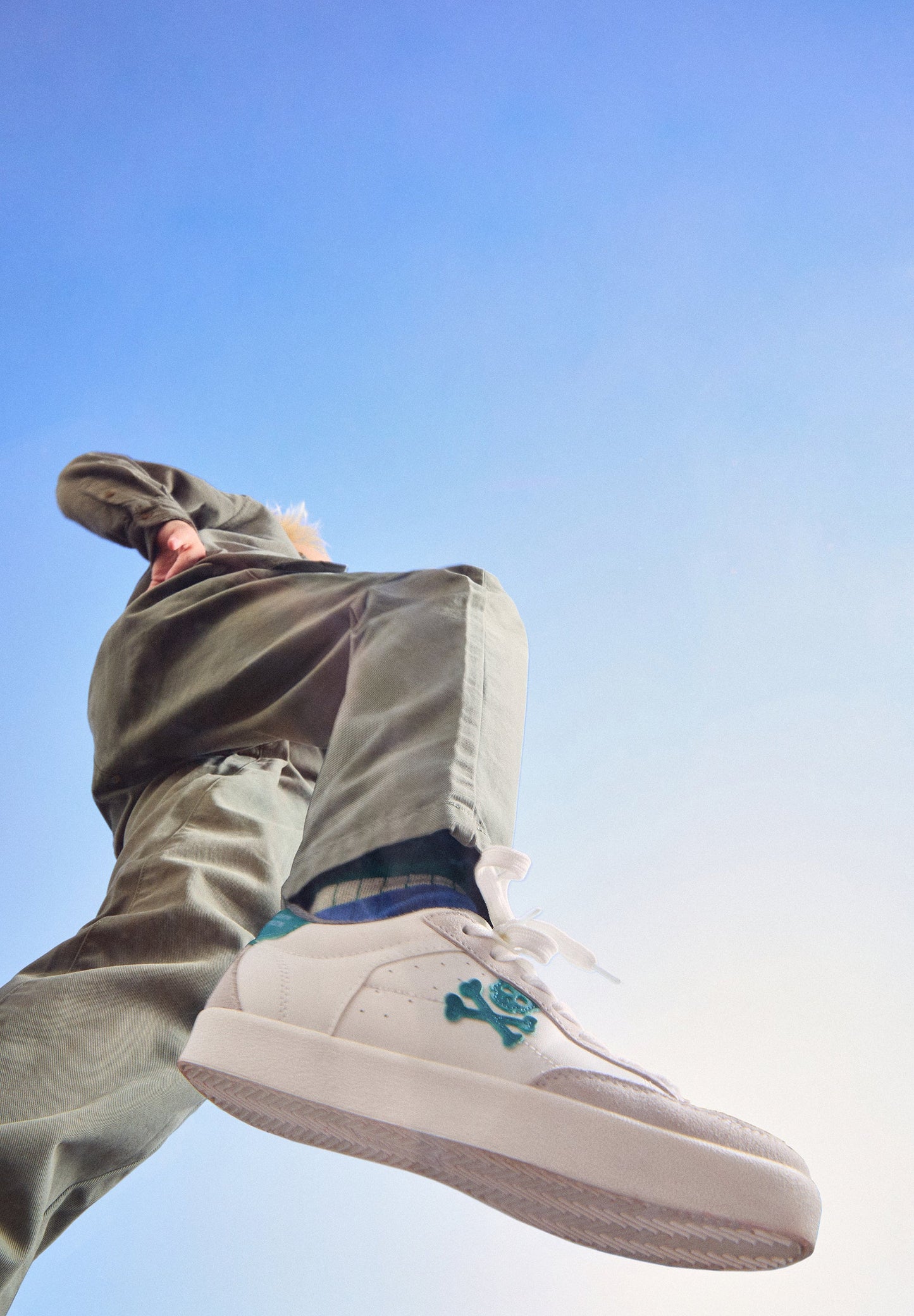 SAPATILHAS COM SKULL A CONTRASTAR