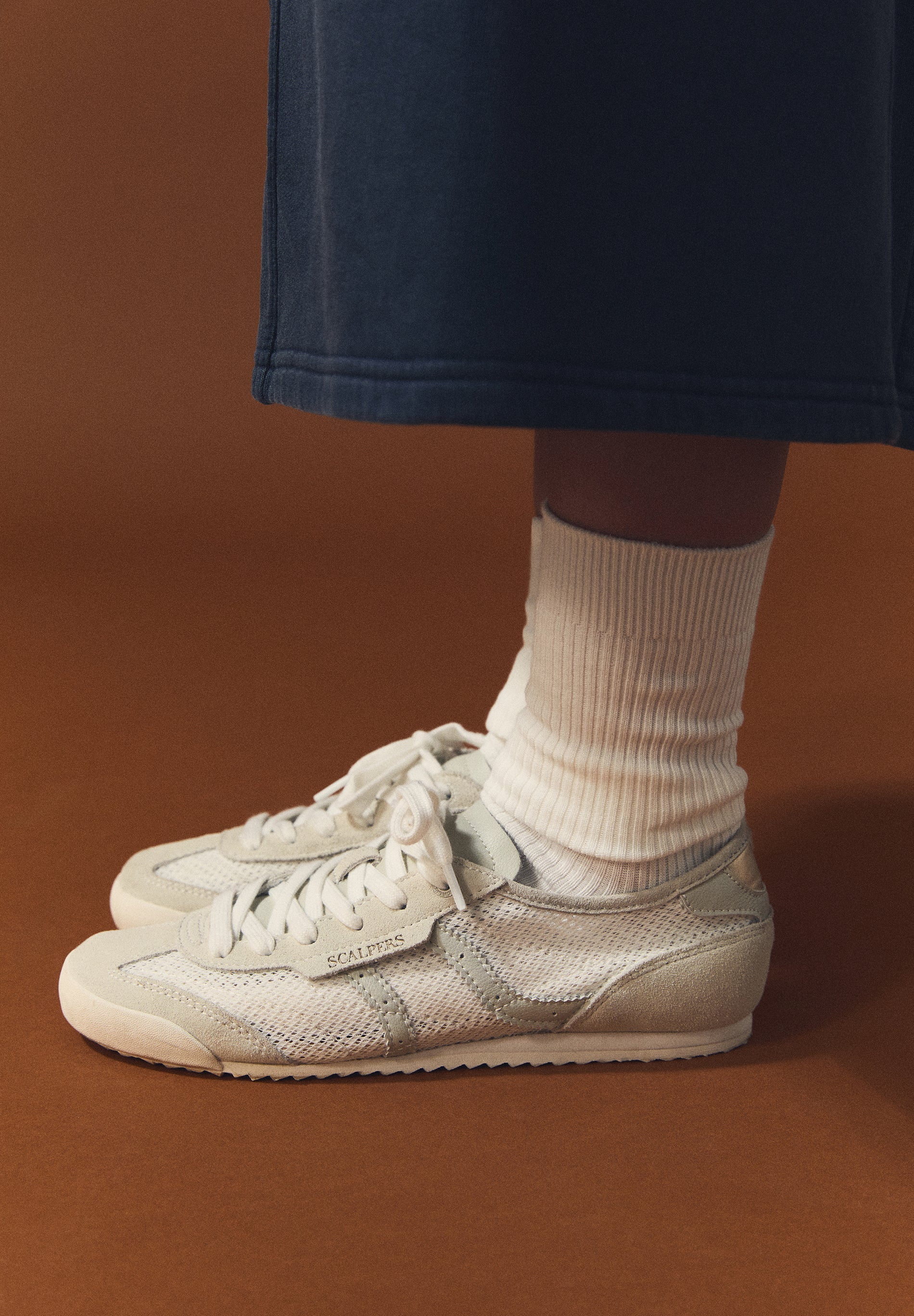 SAPATILHA DE REDE E CAMURÇA