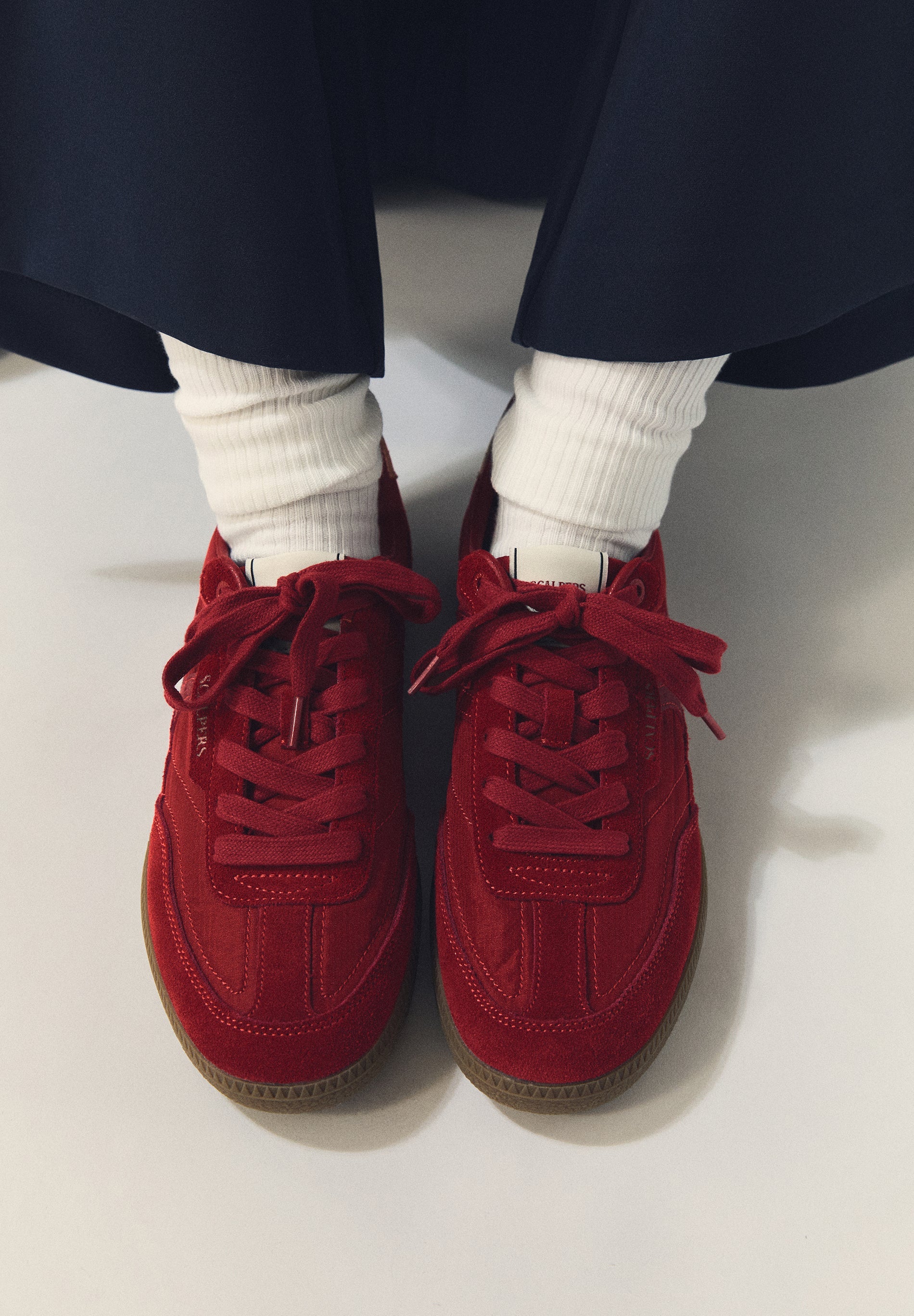 SAPATILHAS RÉTRO EM CONTRASTE