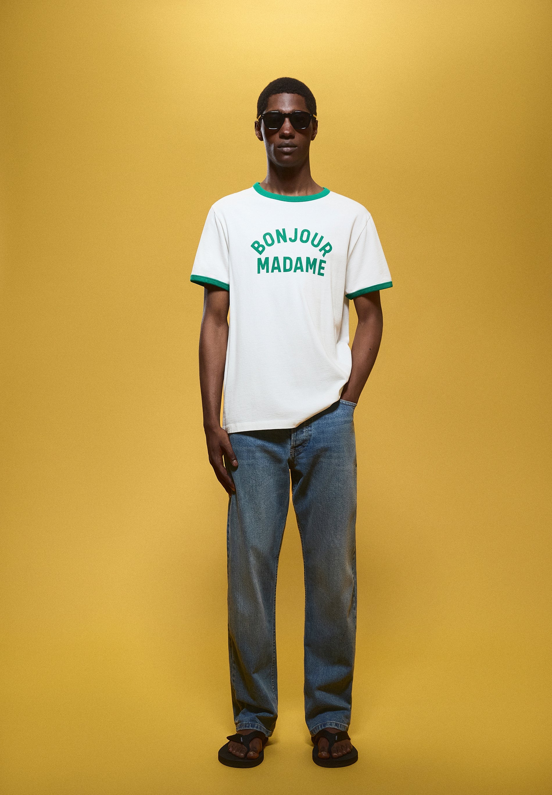 T-SHIRT COM PADRÃO BONJOUR