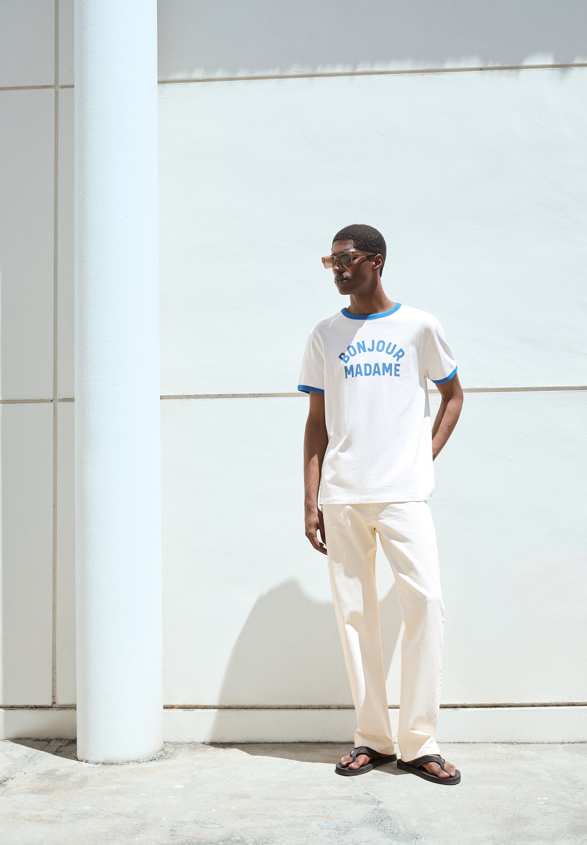 T-SHIRT COM PADRÃO BONJOUR