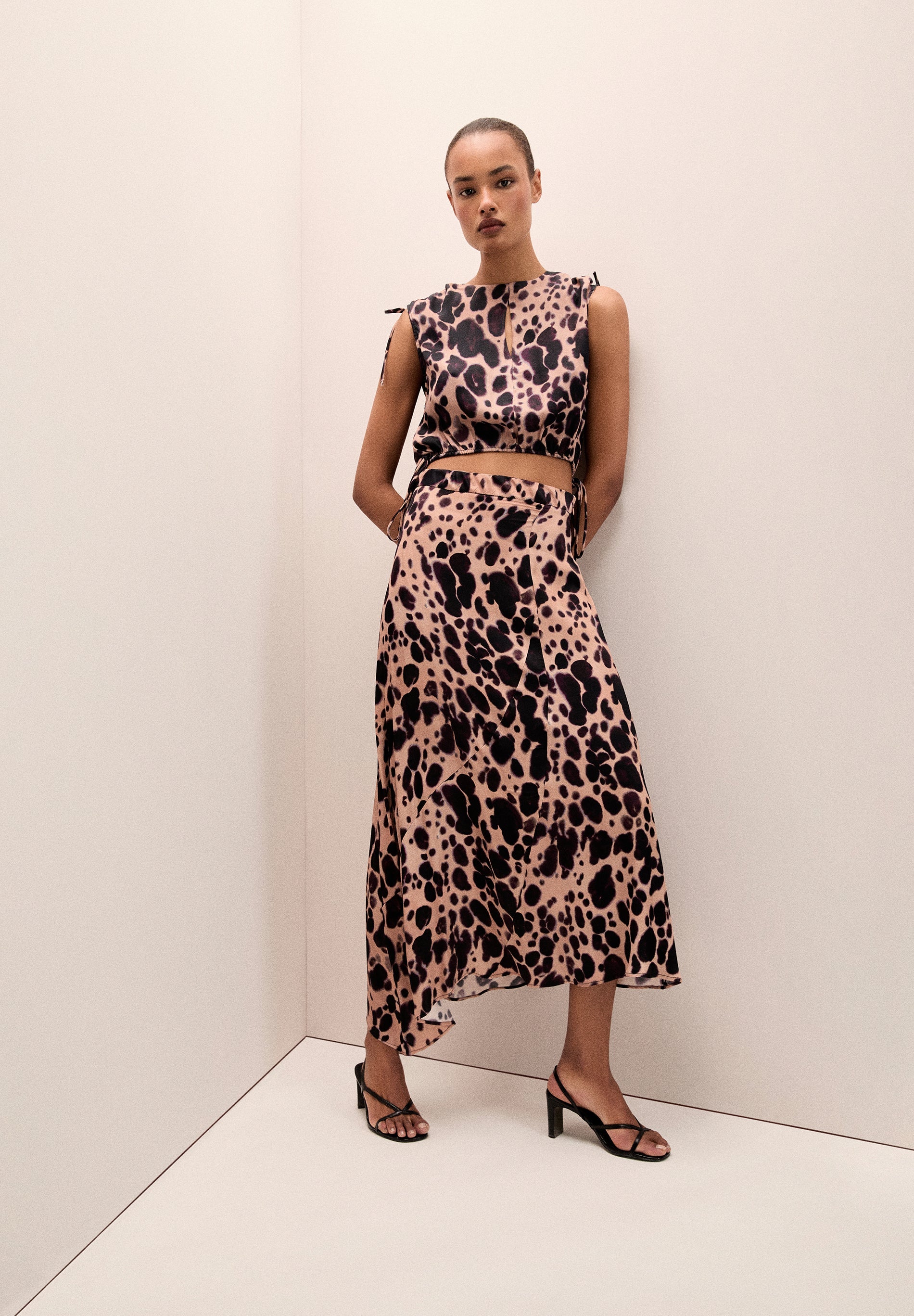SAIA MIDI COM ESTAMPADO ANIMAL