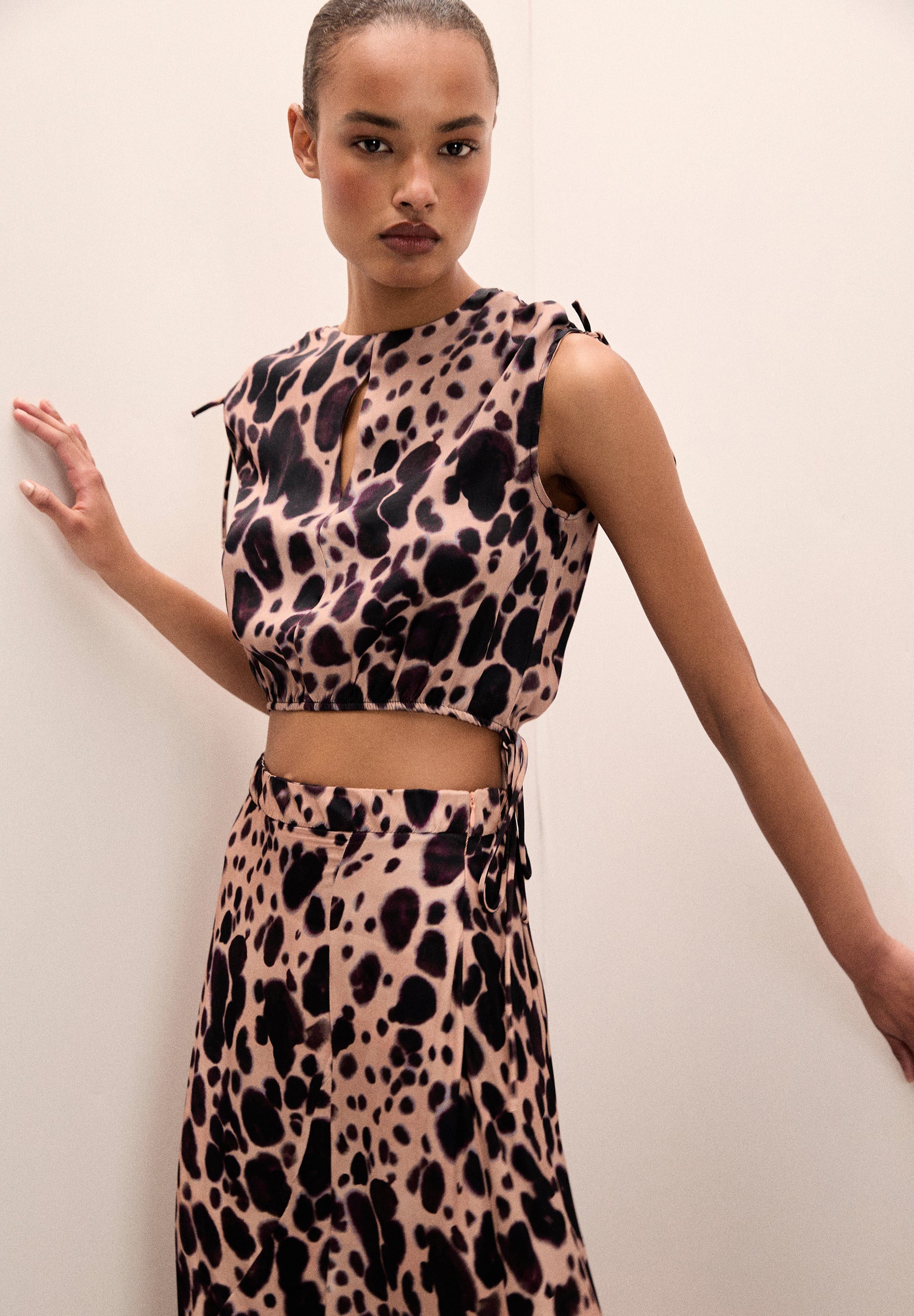 TOP FLUIDO COM ESTAMPADO ANIMAL