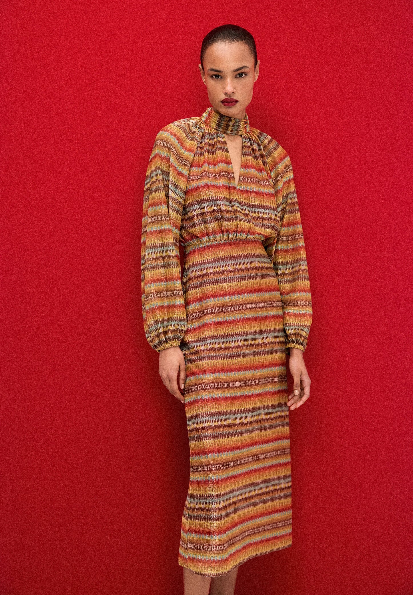 VESTIDO ÉTNICO EM FIO METALIZADO