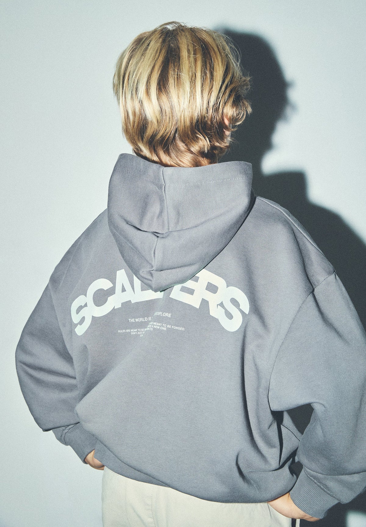 SWEATSHIRT BOXY COM LOGÓTIPO ATRÁS