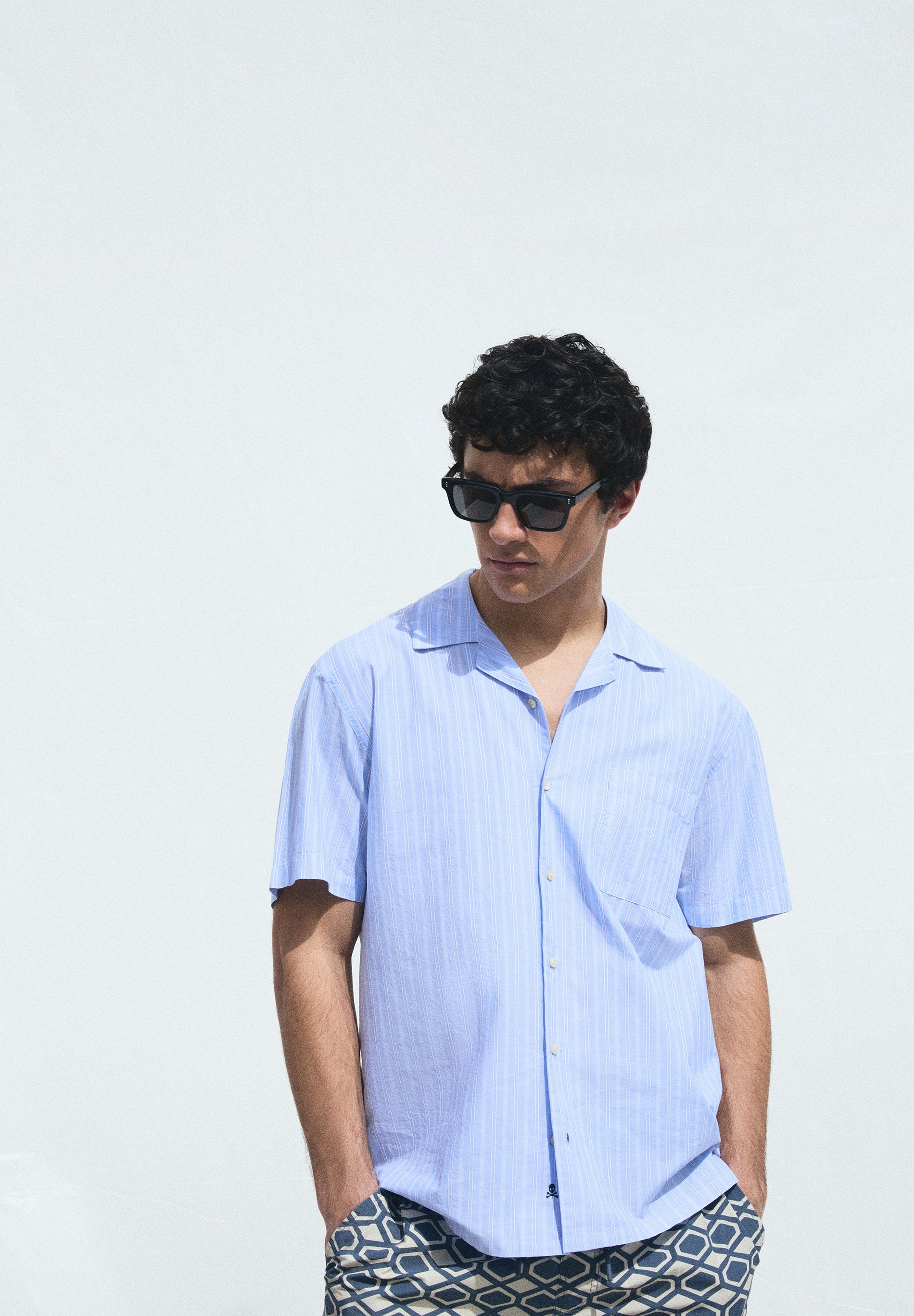 CAMISA DE MANGA CURTA ÀS RISCAS