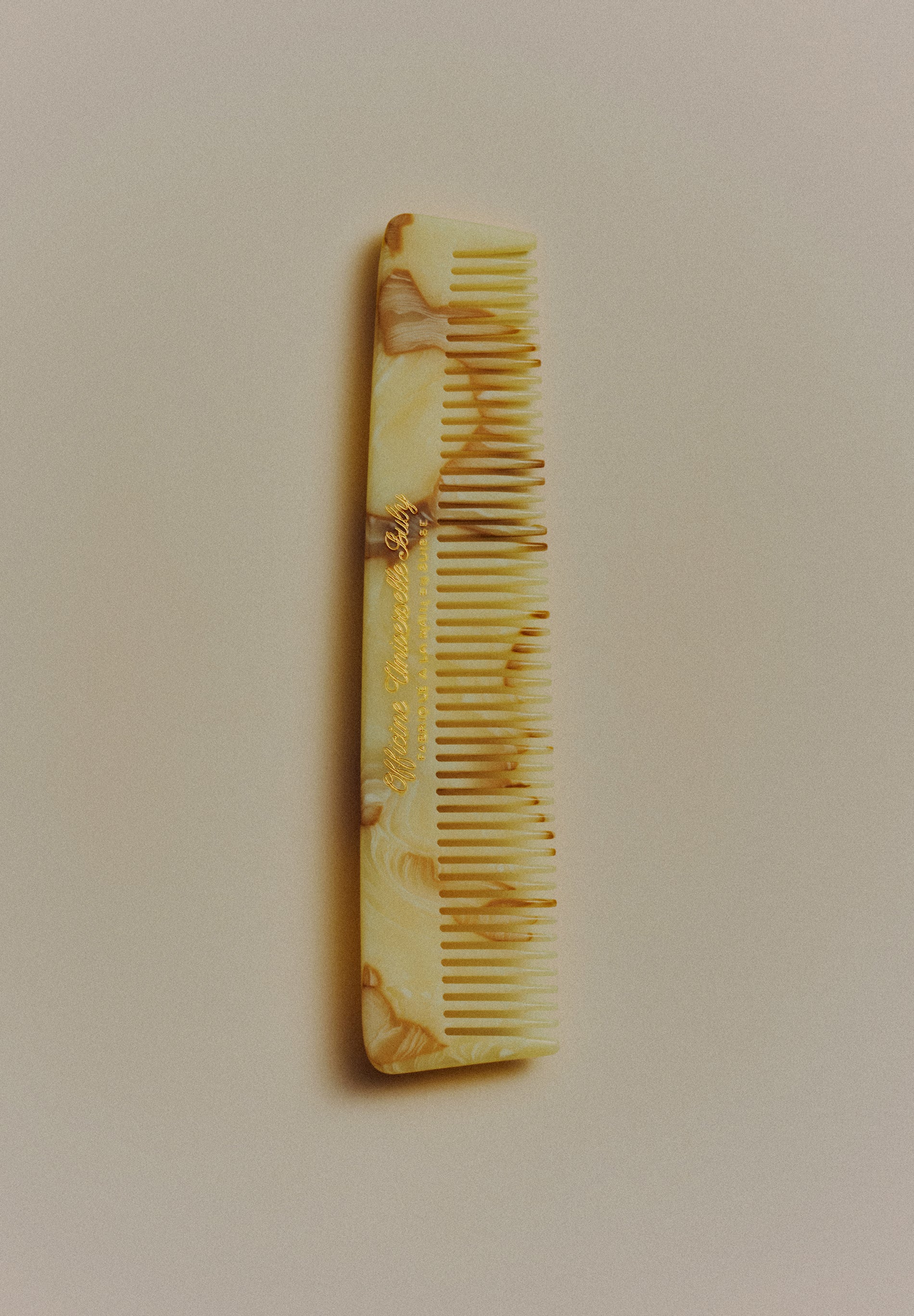 CAMISA COM GOLA EM CONTRASTE