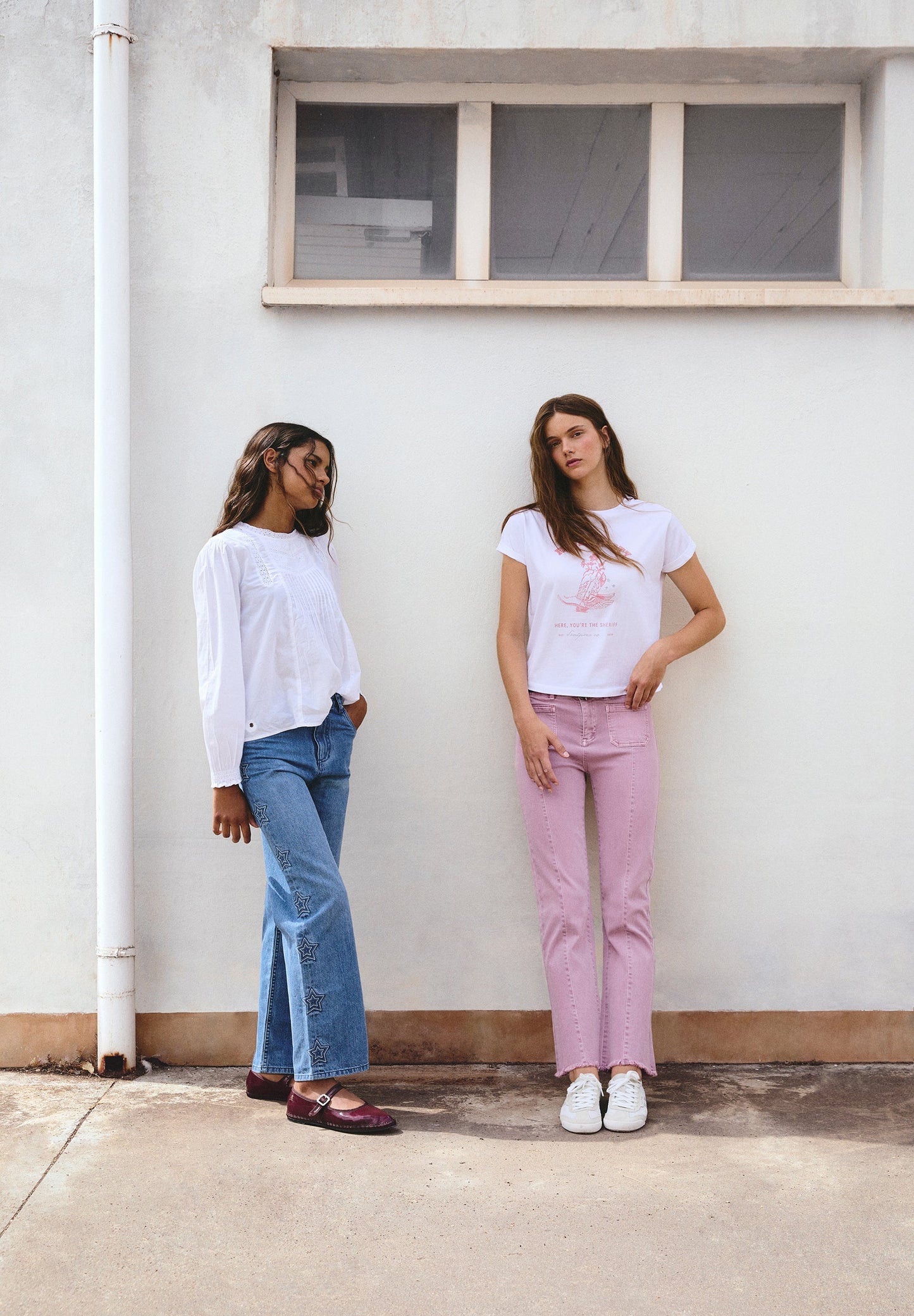 CALÇAS WIDE LEG COM ESTRELAS BORDADAS