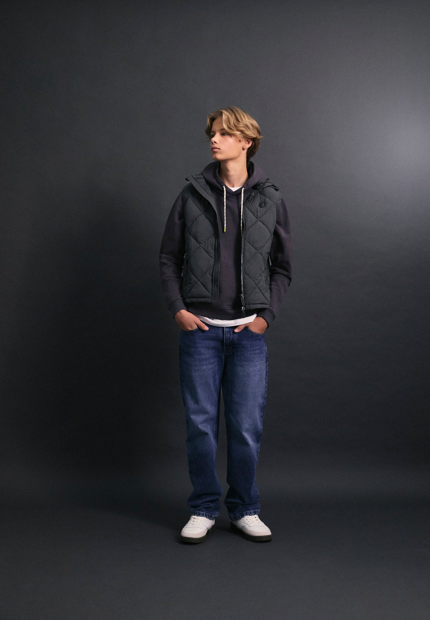 COLETE ACOLCHOADO COM CAPUZ SKULL