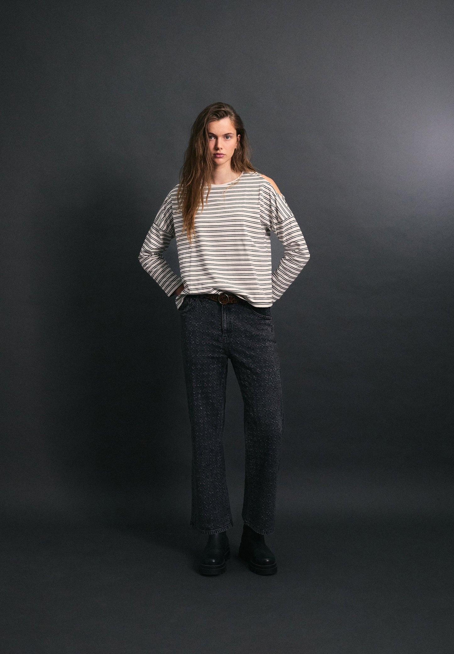 T-SHIRT ÀS RISCAS COM SKULL