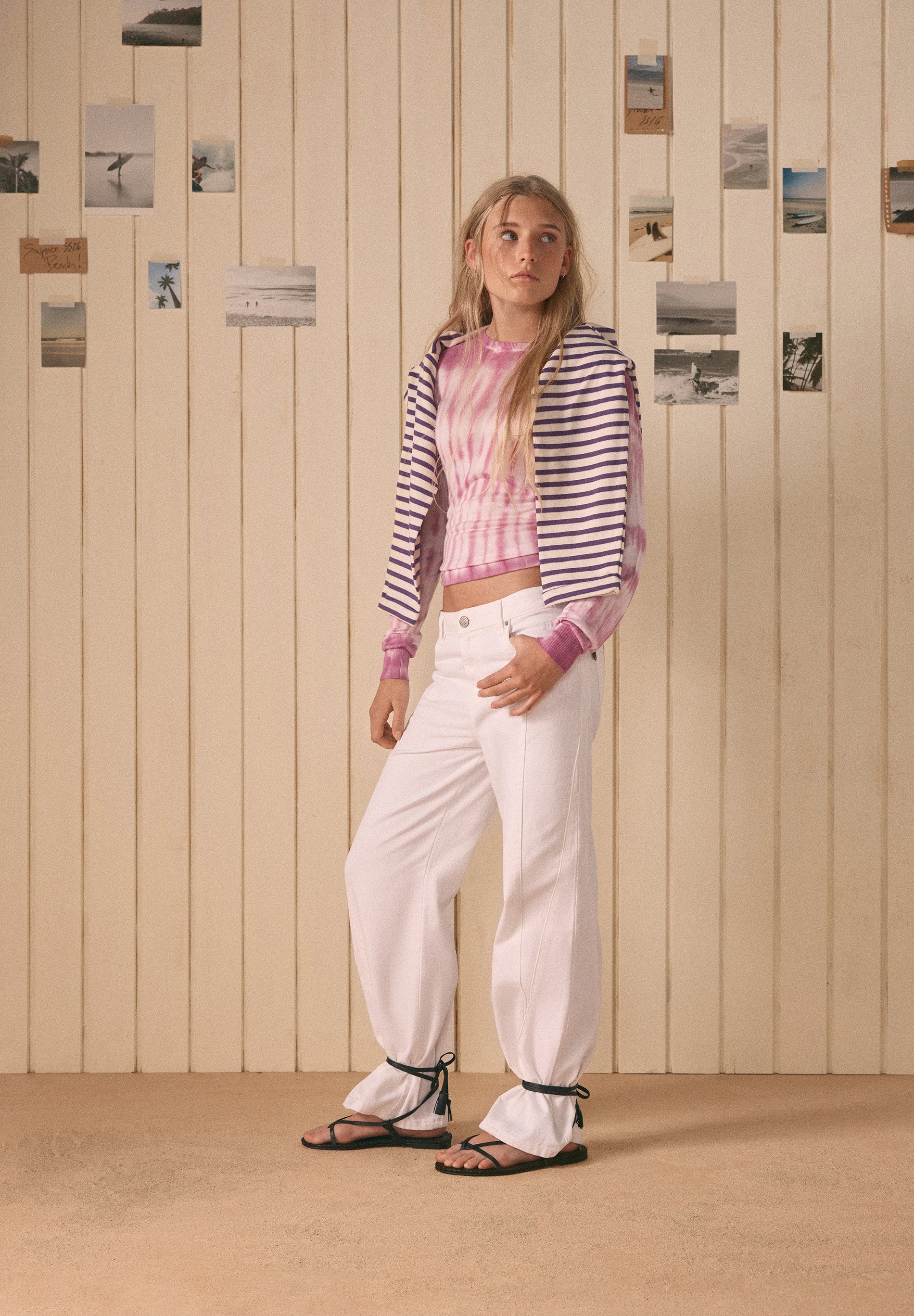 T-SHIRT ÀS RISCAS COM SKULL