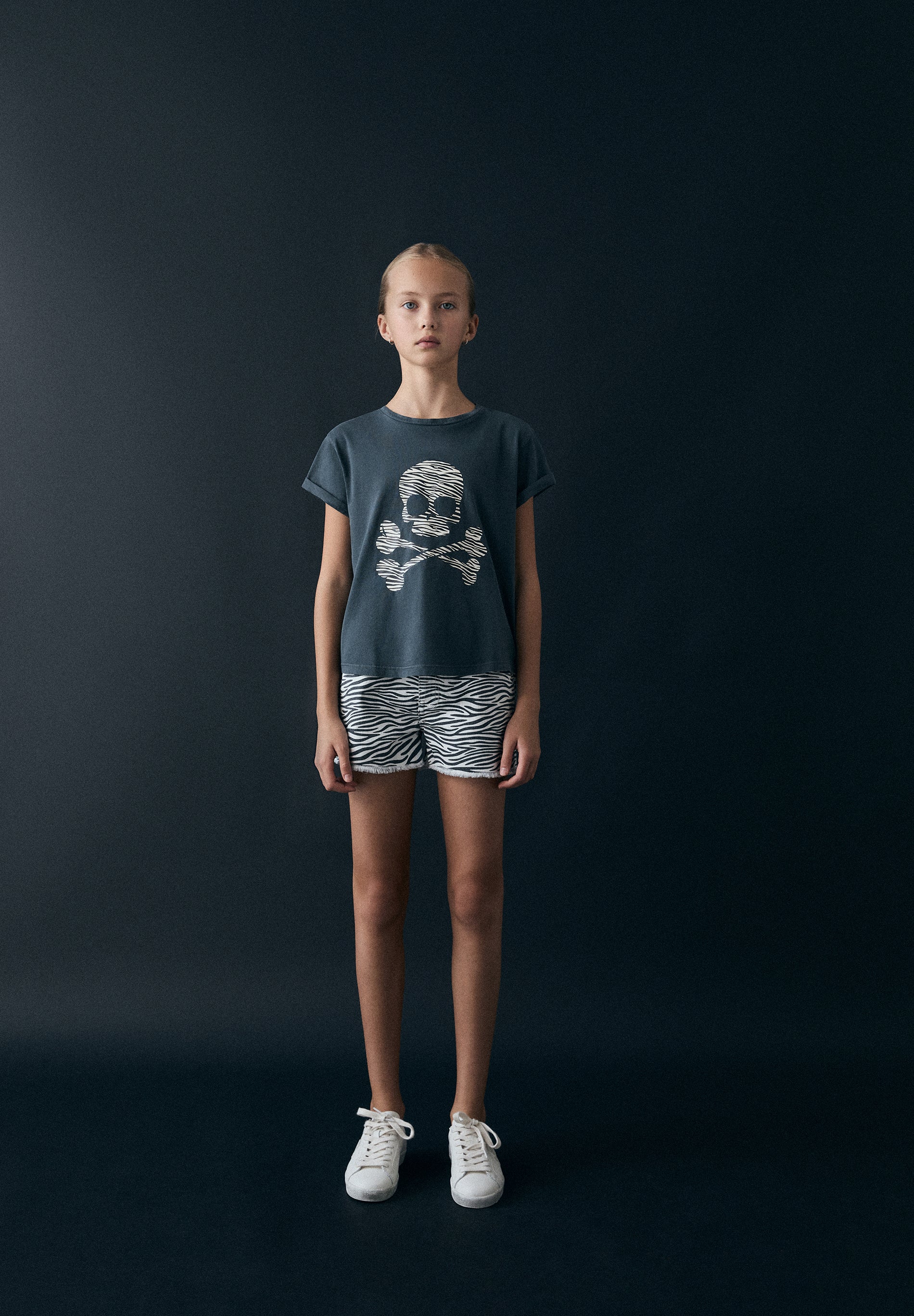 T-SHIRT COM SKULL EM ESTAMPADO ANIMAL