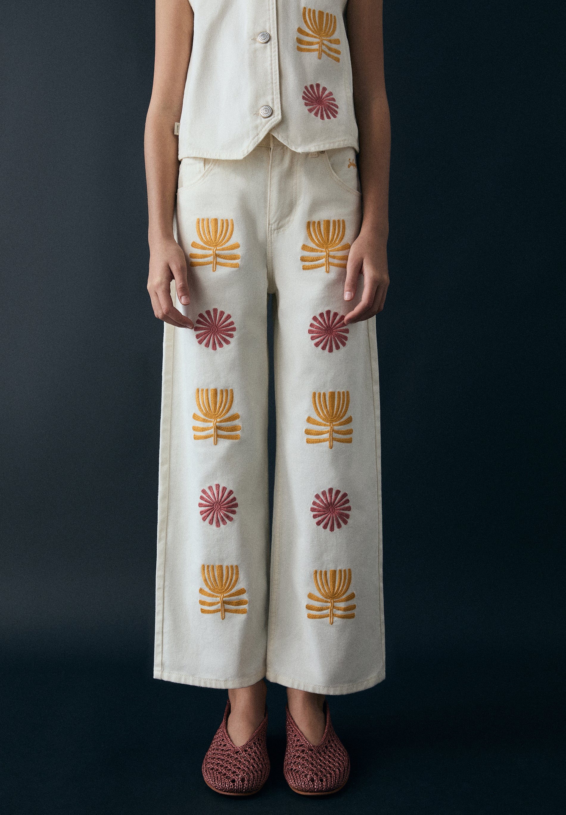 JEANS CULOTTES COM BORDADOS
