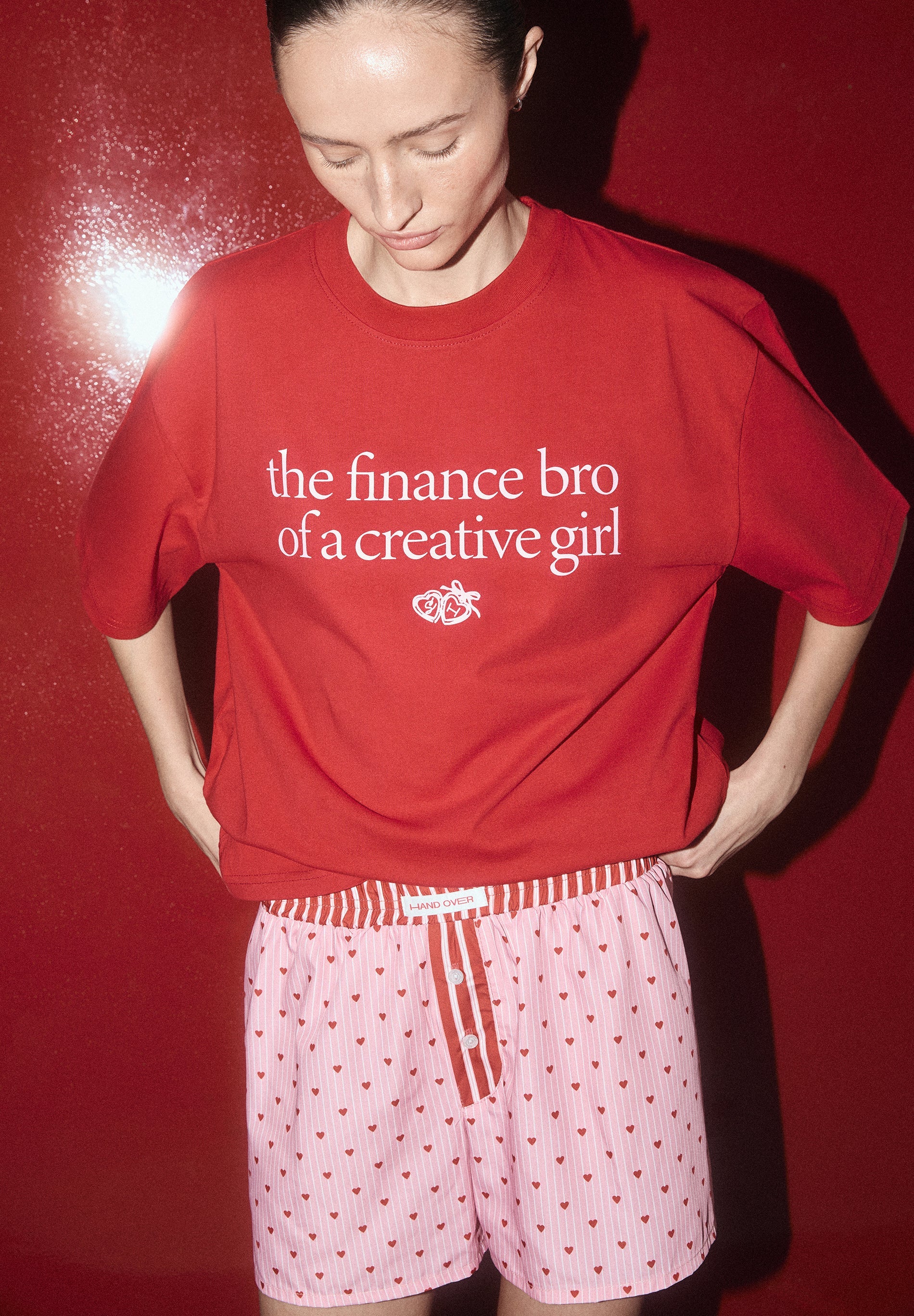 T-SHIRT PADRÃO FINANCE HANDOVER X SCALPERS