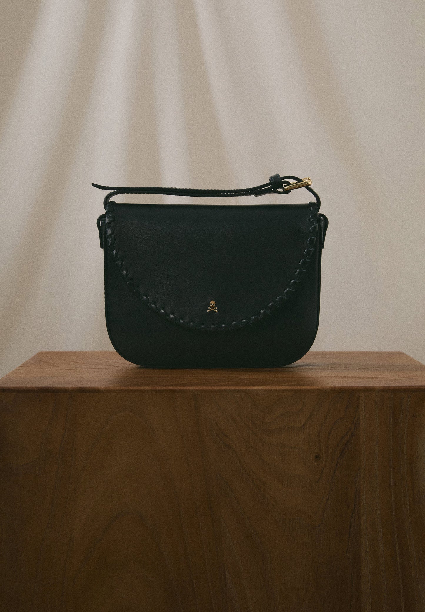 BOLSA A TIRACOLO EM PELE ENTRANÇADA