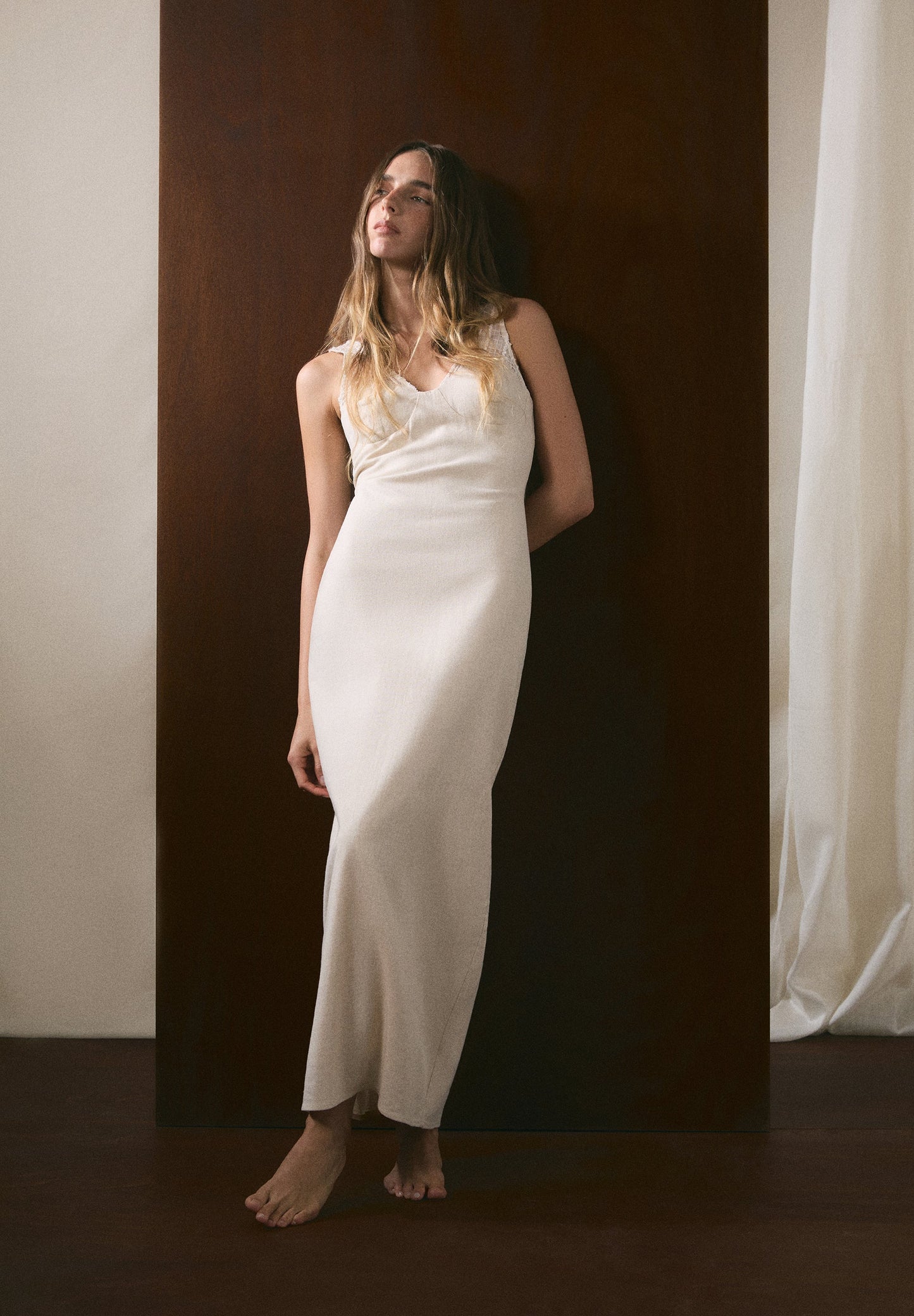VESTIDO MIDI LINHO