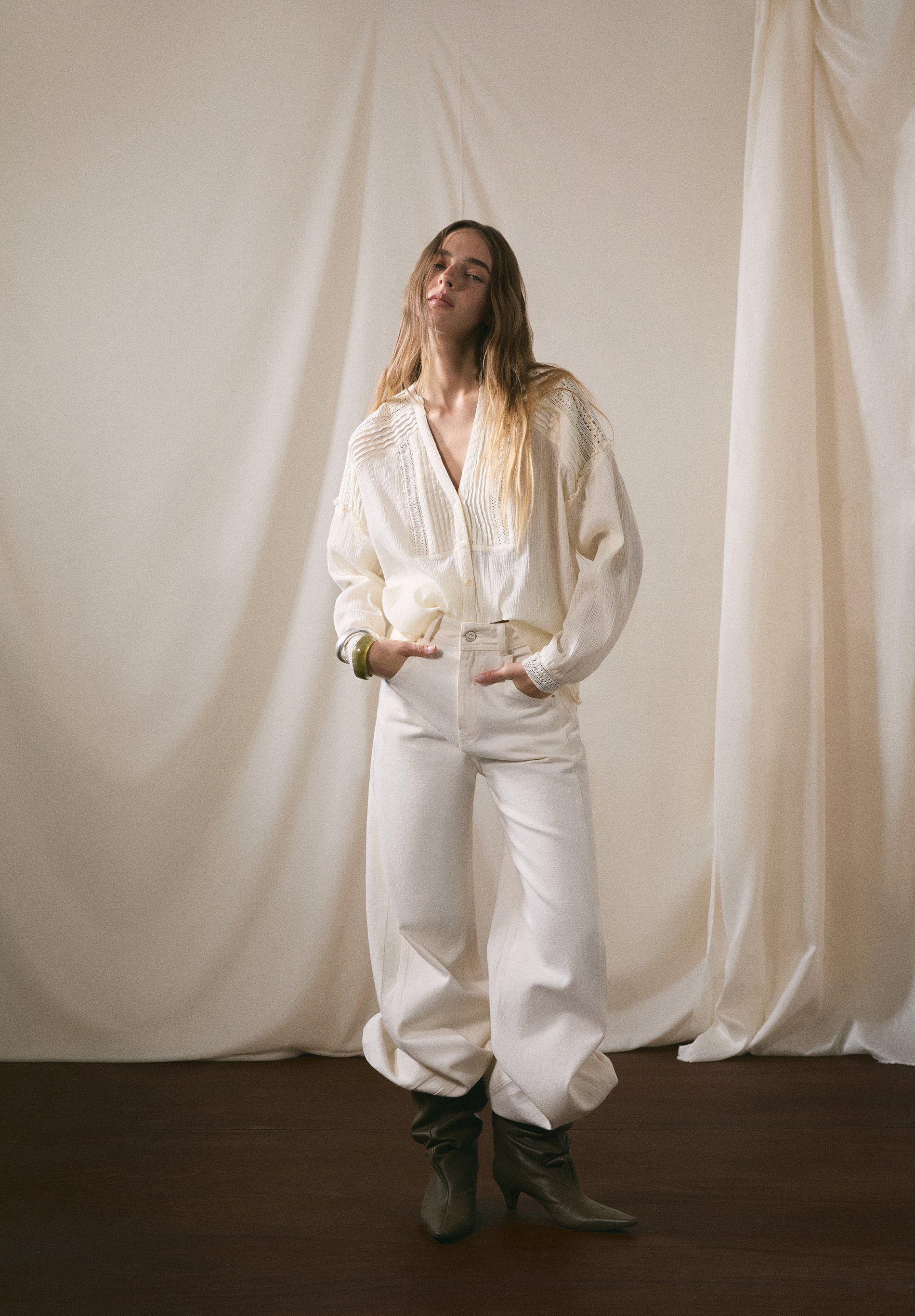 BLUSA COM PORMENOR DE RENDA