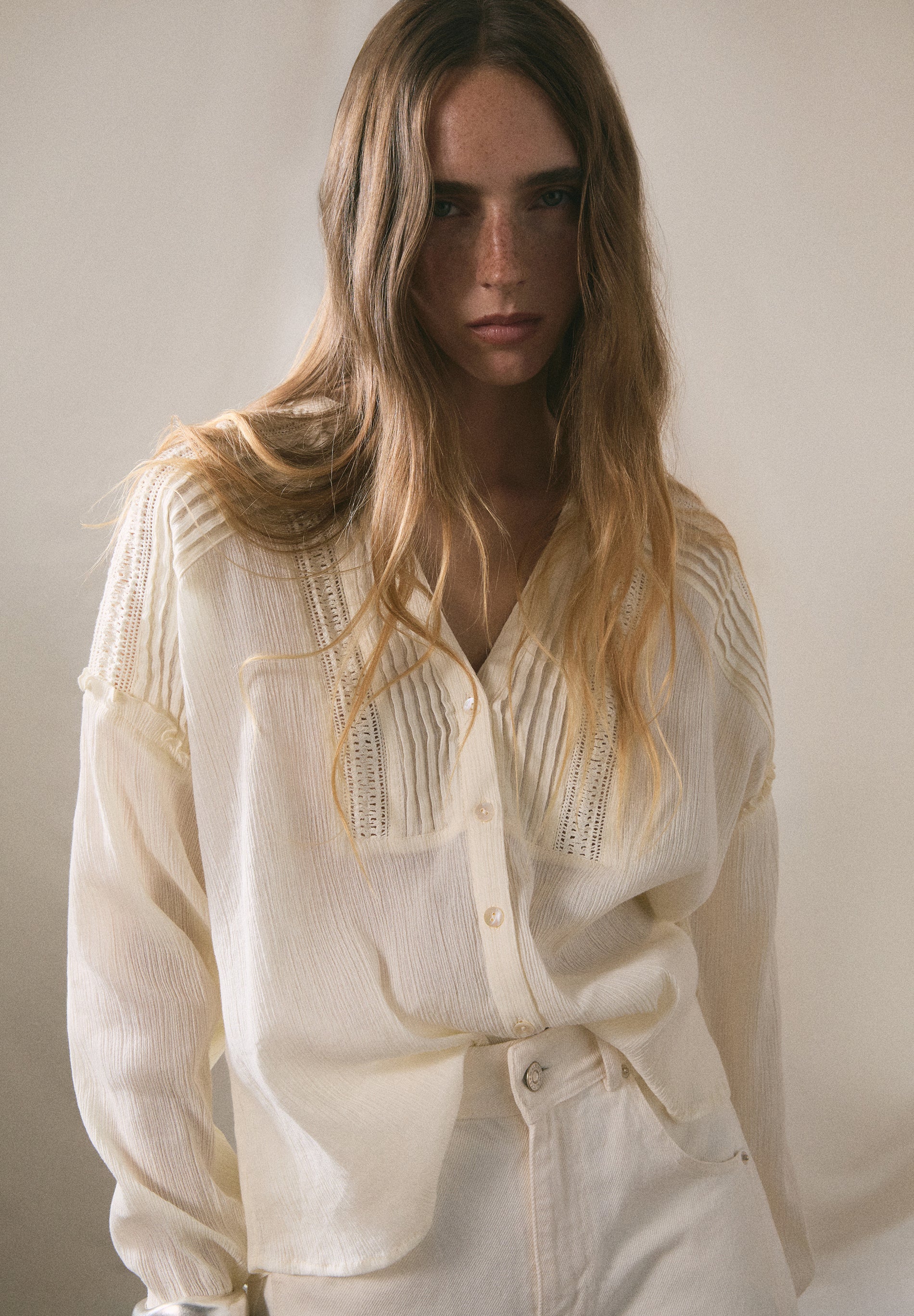 BLUSA COM PORMENOR DE RENDA