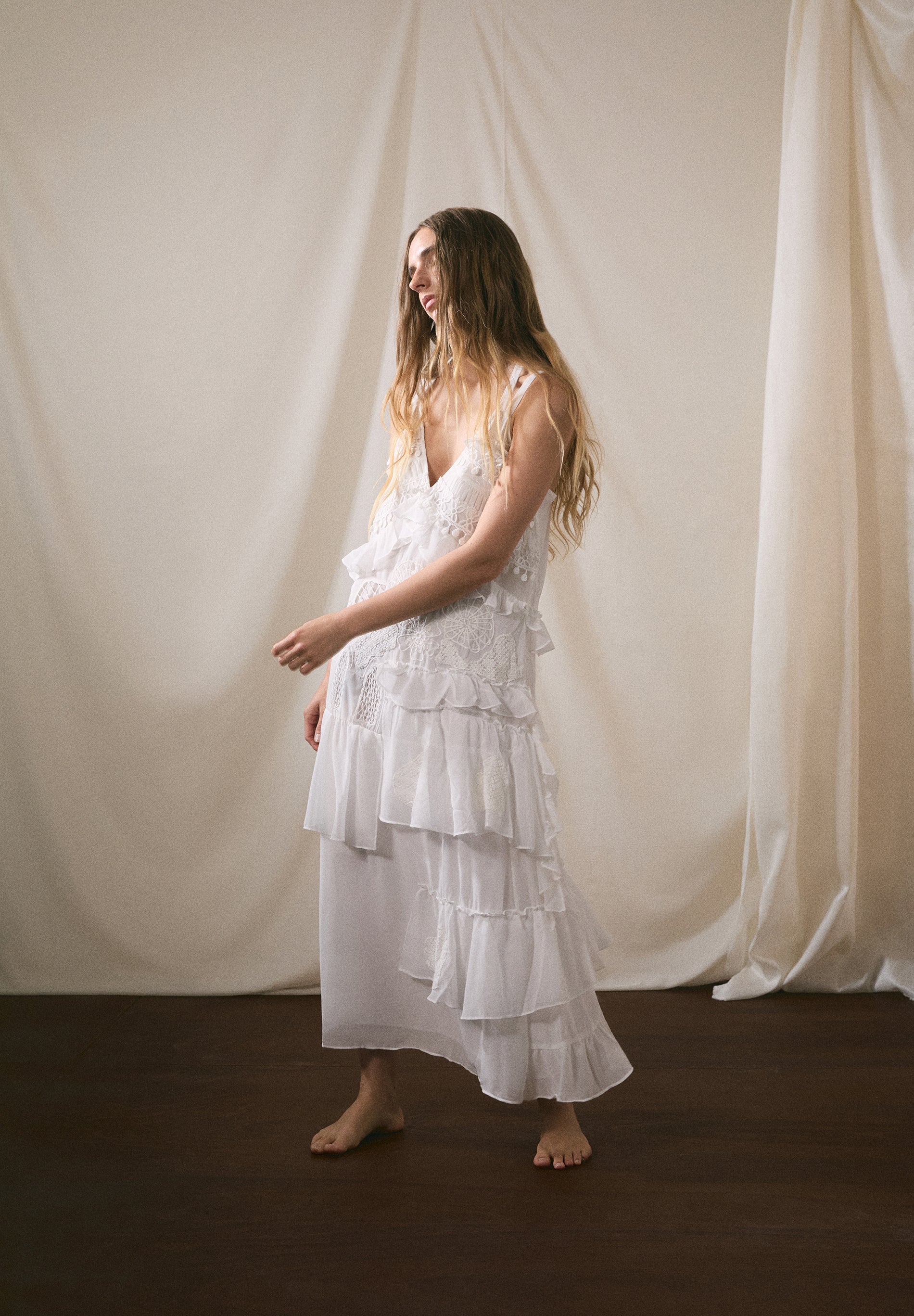 VESTIDO DE FLORES EM RENDA