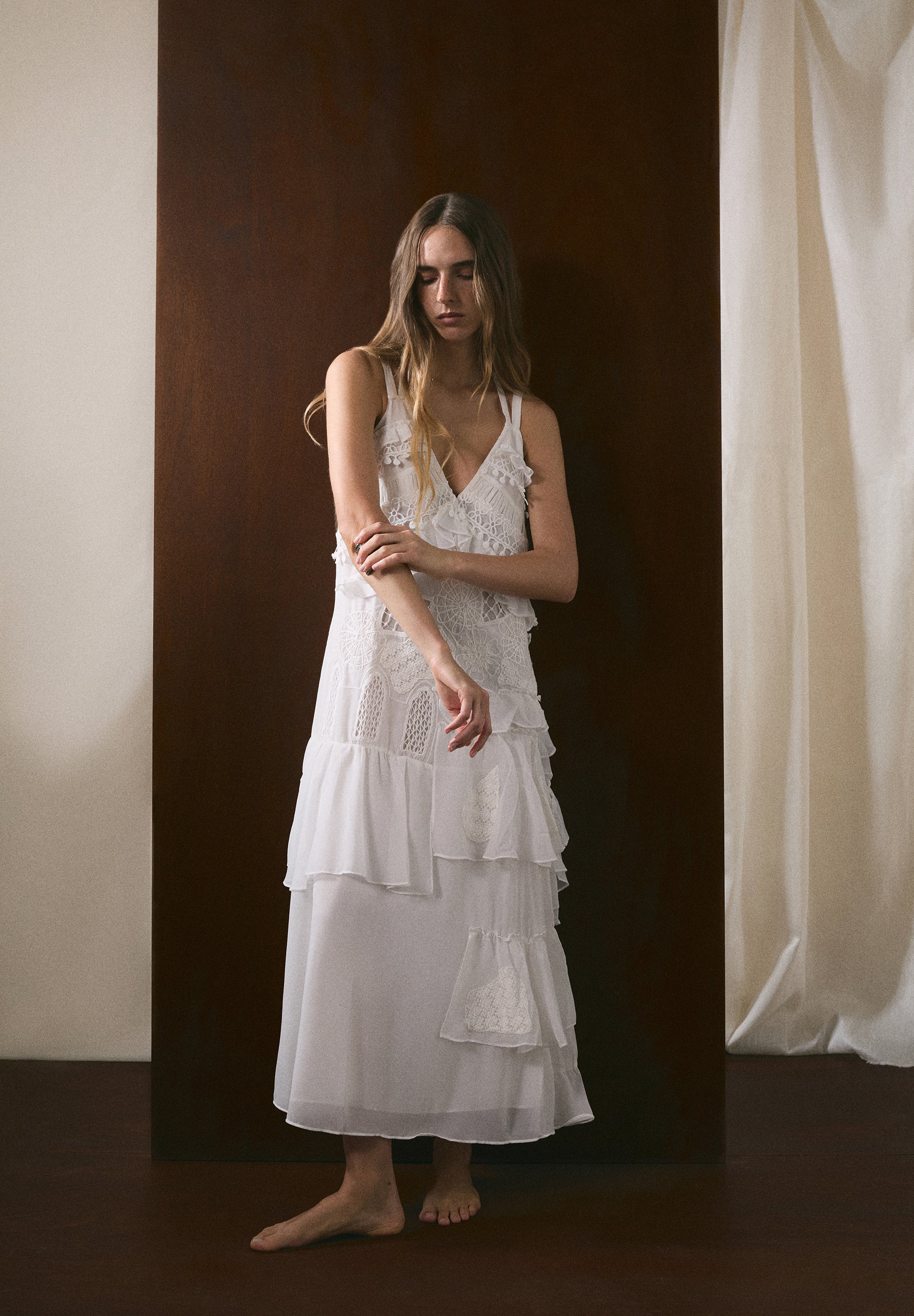 VESTIDO DE FLORES EM RENDA