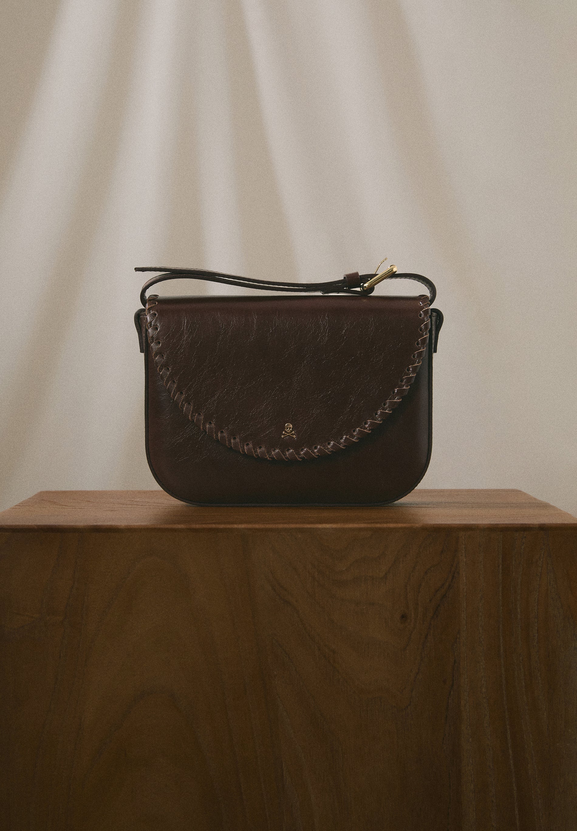 BOLSA A TIRACOLO EM PELE ENTRANÇADA