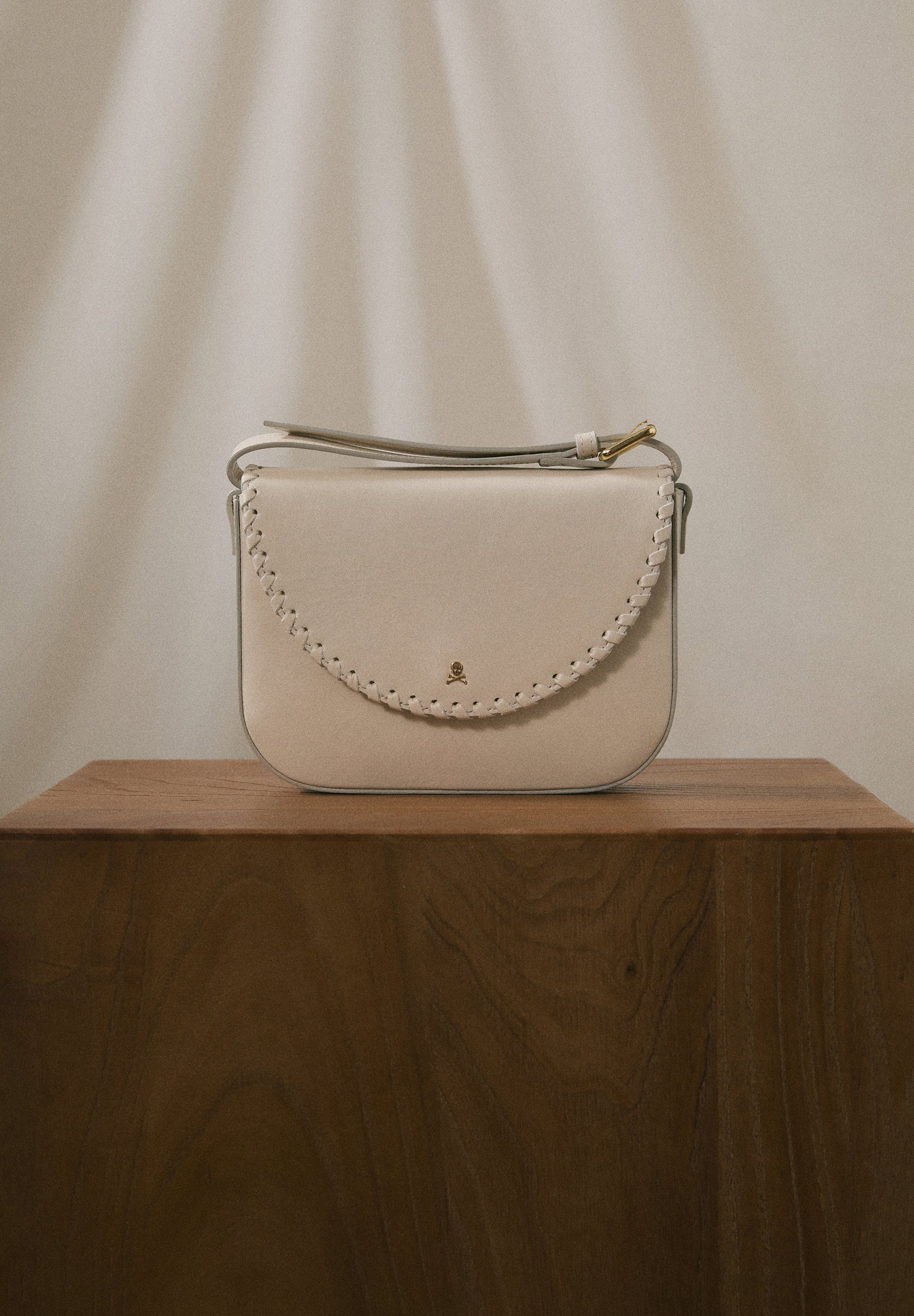 BOLSA A TIRACOLO EM PELE ENTRANÇADA