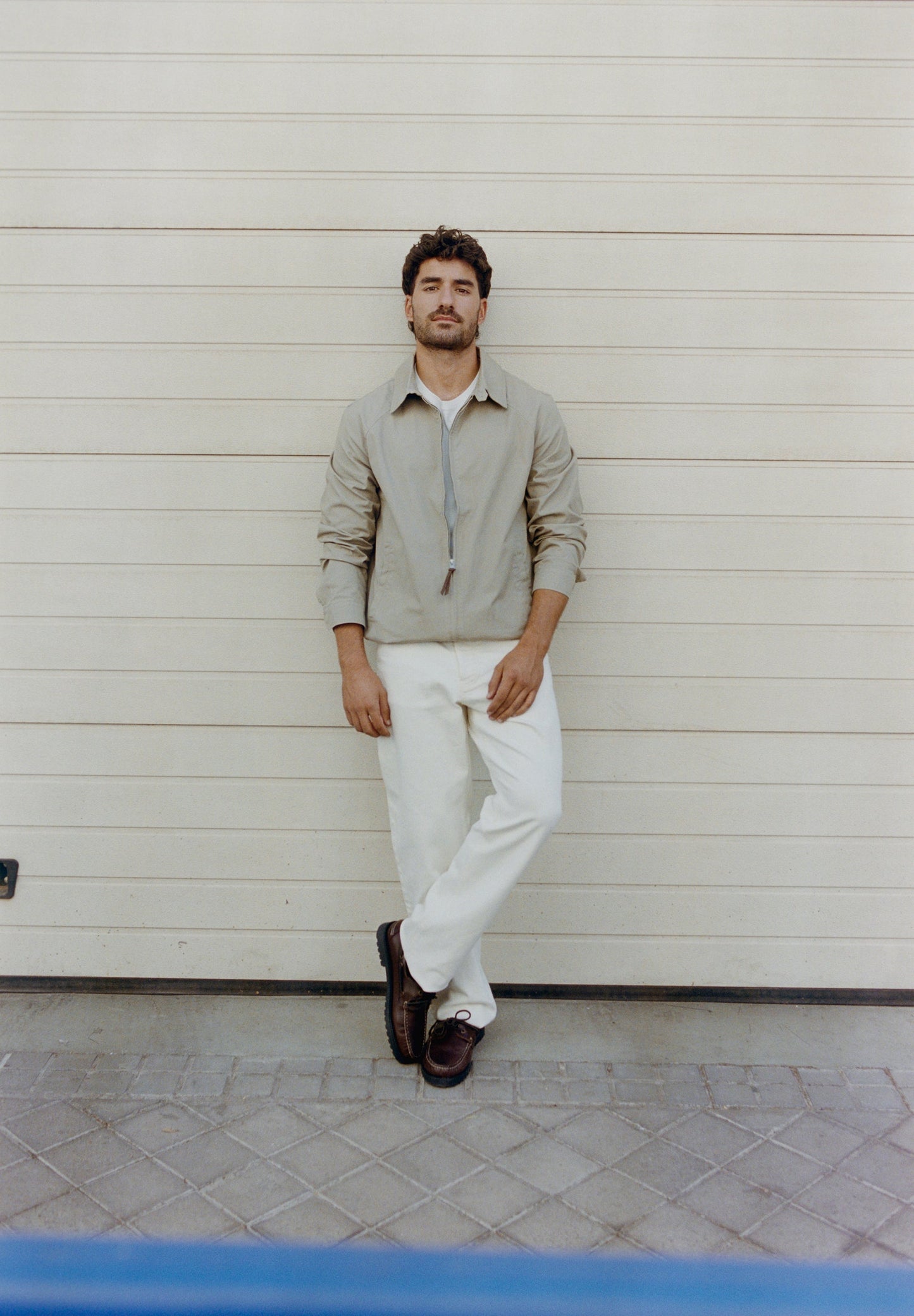 CALÇAS A DIREITO COM LOGÓTIPO