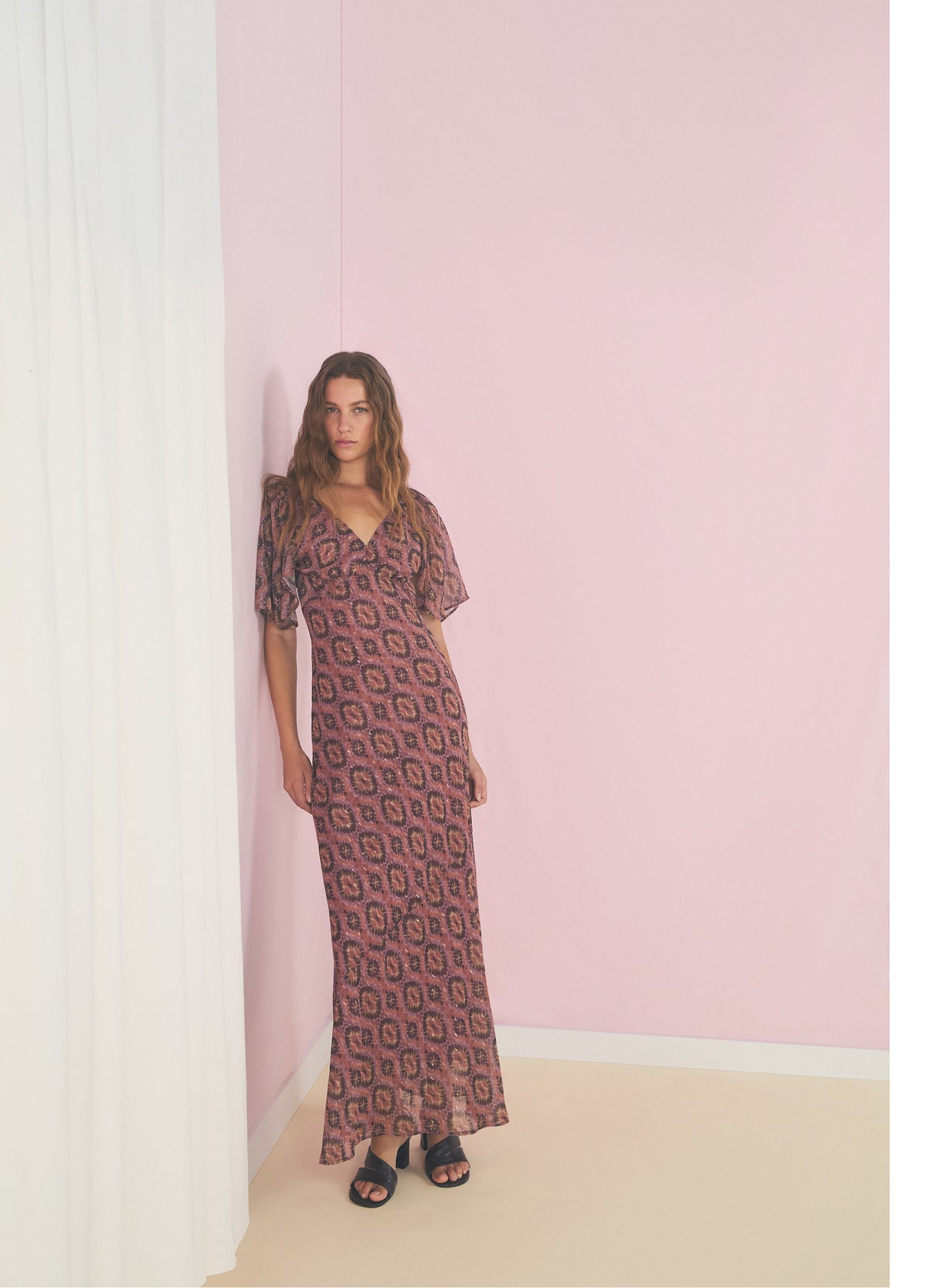 VESTIDO FLUIDO COM PADRÃO