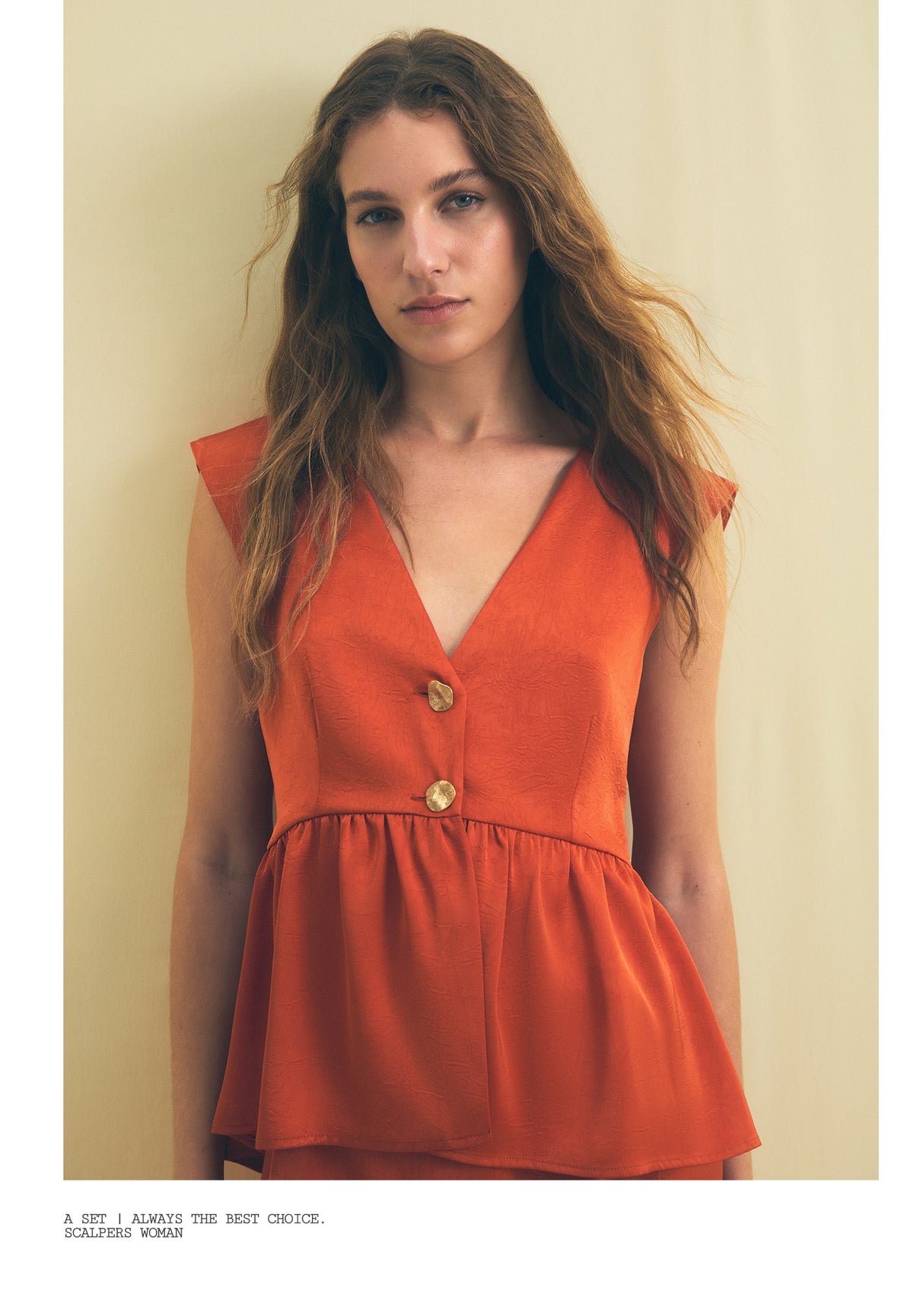 TOP ACETINADO PEPLUM