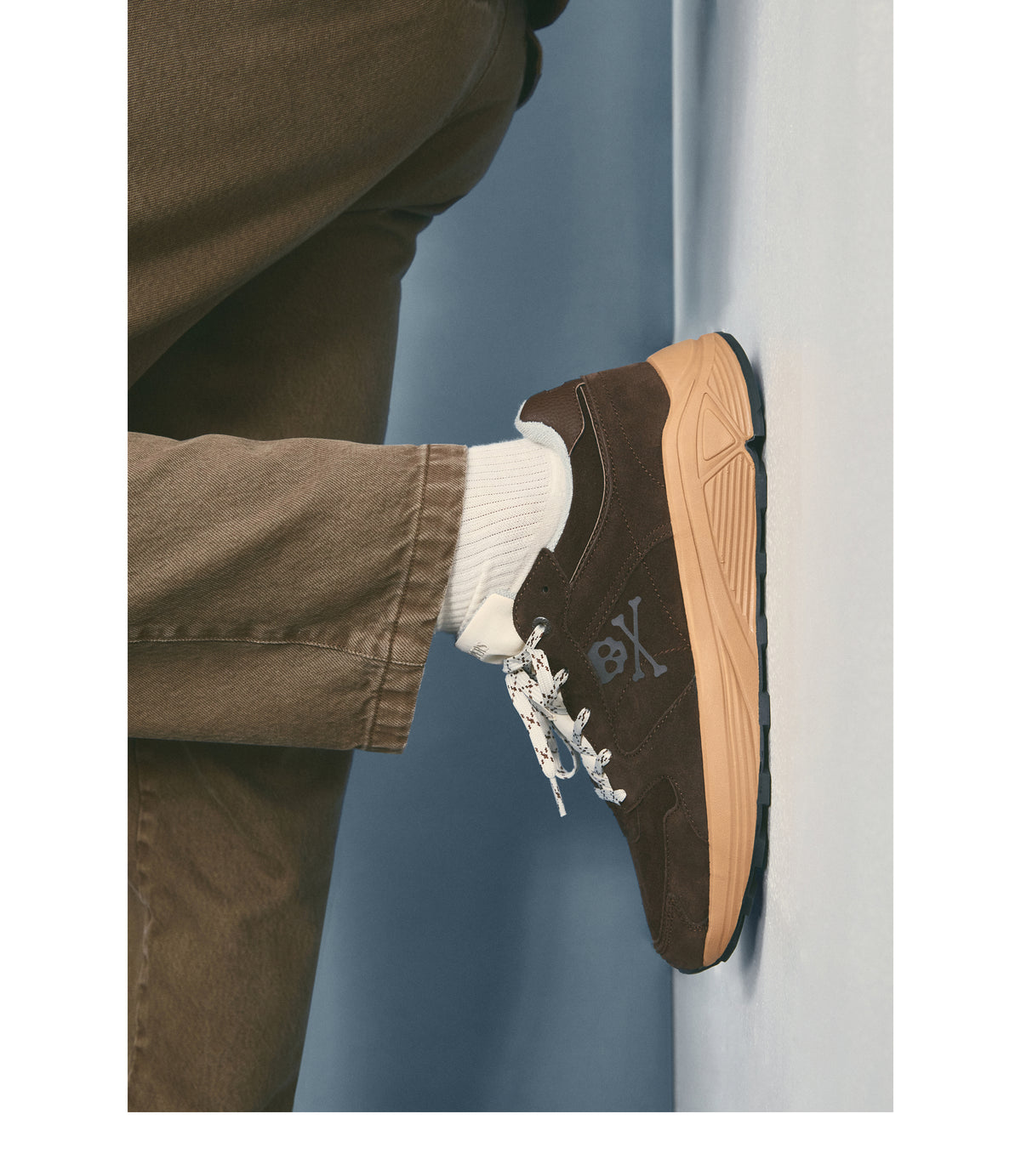 des_250926_sneakers_h_02