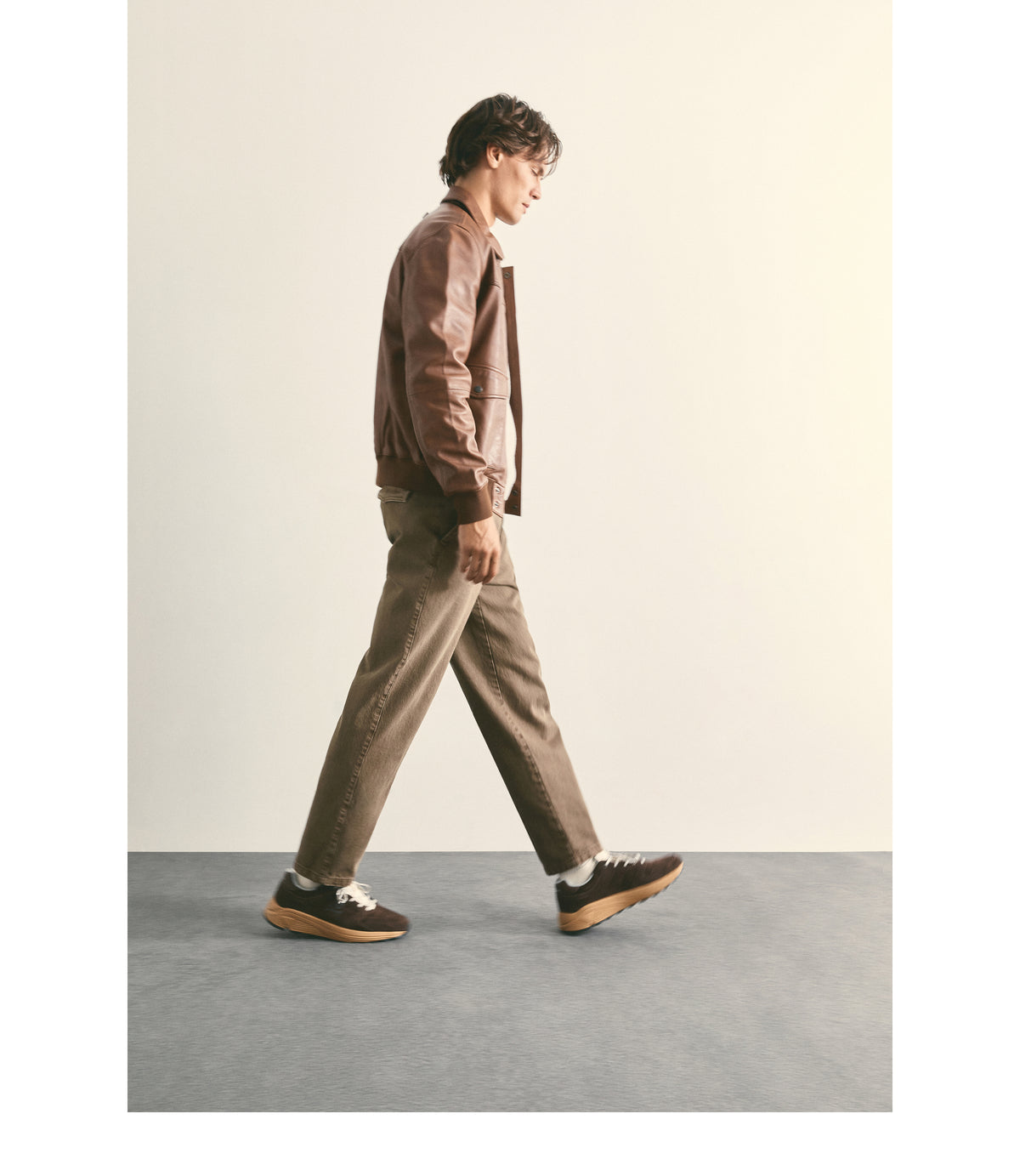 des_250926_sneakers_h_08